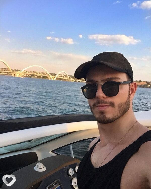 Виктор, 23, Москве — анкета №952179