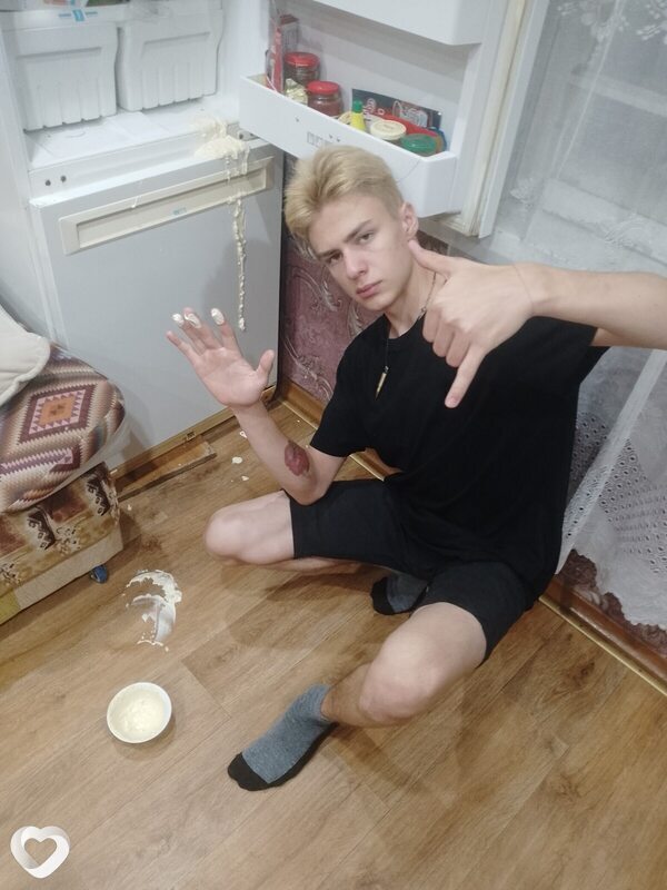 Валентин, 21, Москве — анкета №956675