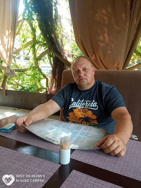 Юрий, 41, Саратове — анкета №959878