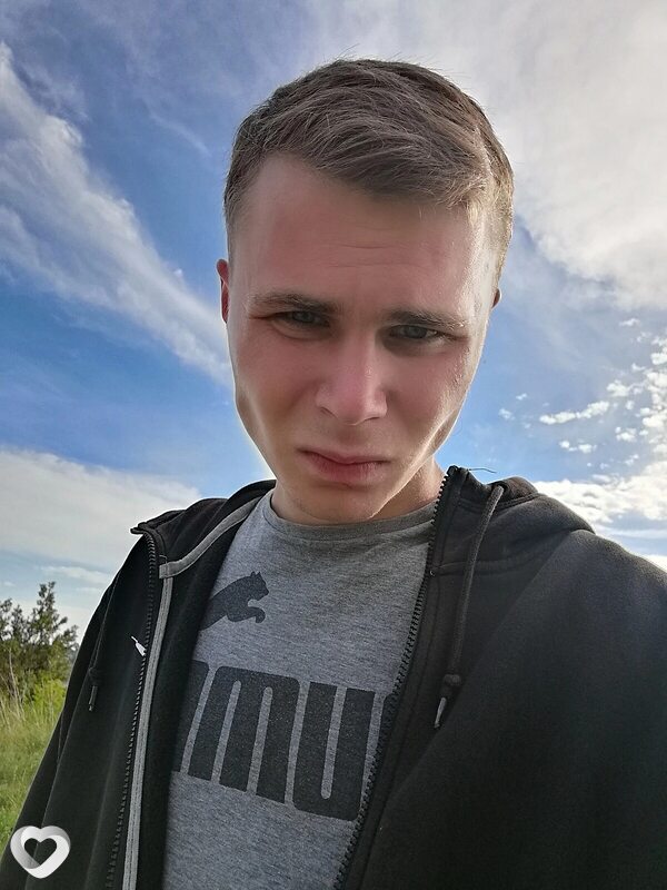 Артем, 25, Барнауле — анкета №967040