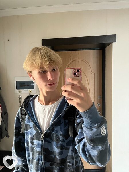 Антон, 20, Москве — анкета №972429