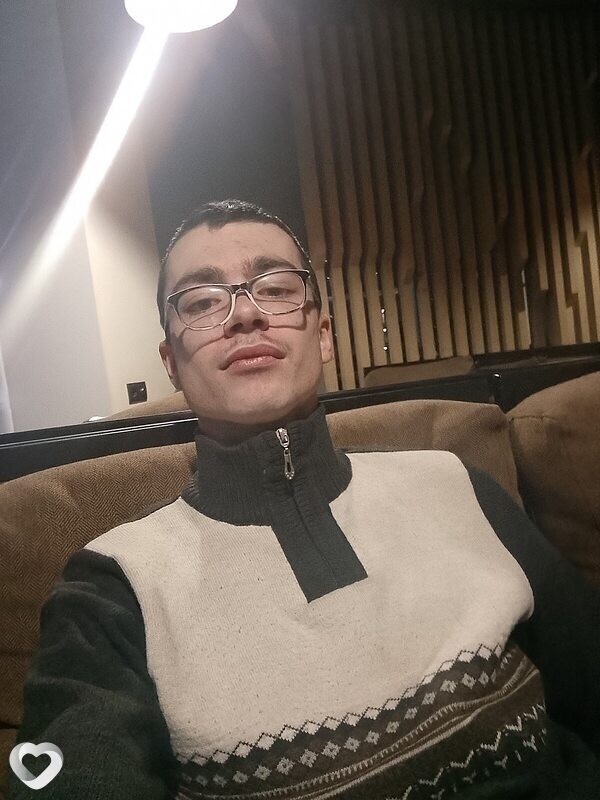 Антон, 21, Вологде — анкета №983754
