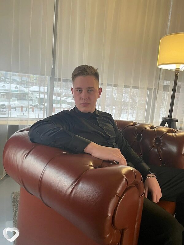 Глеб, 24, Барнауле — анкета №991005