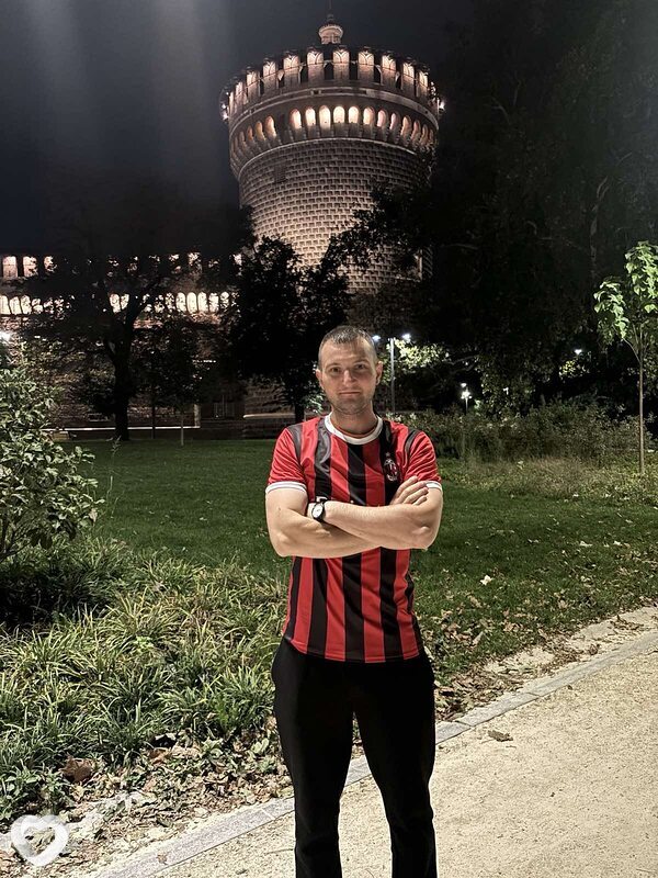 Kostiantyn, Париж