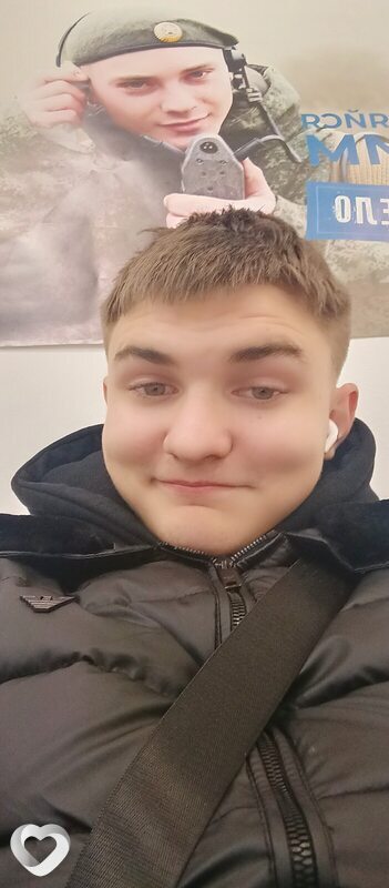 Максим, 20, Москве — анкета №994479