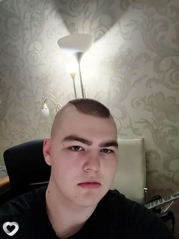 Артём, 20, Москве — анкета №1015688