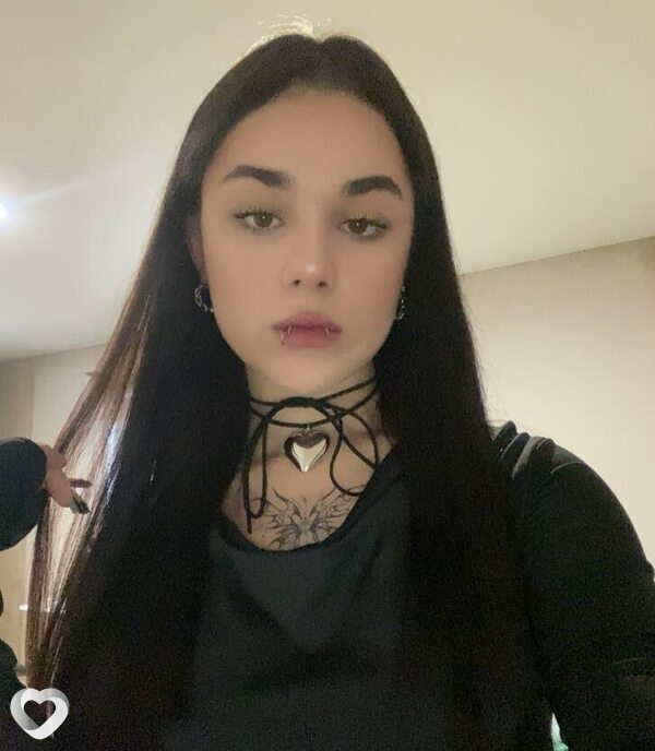 Лена, 21, Симферополе — анкета №1023097