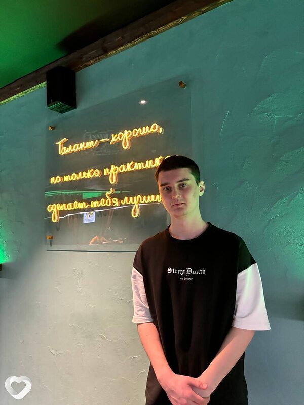 Антон, 21, Москве — анкета №1025996