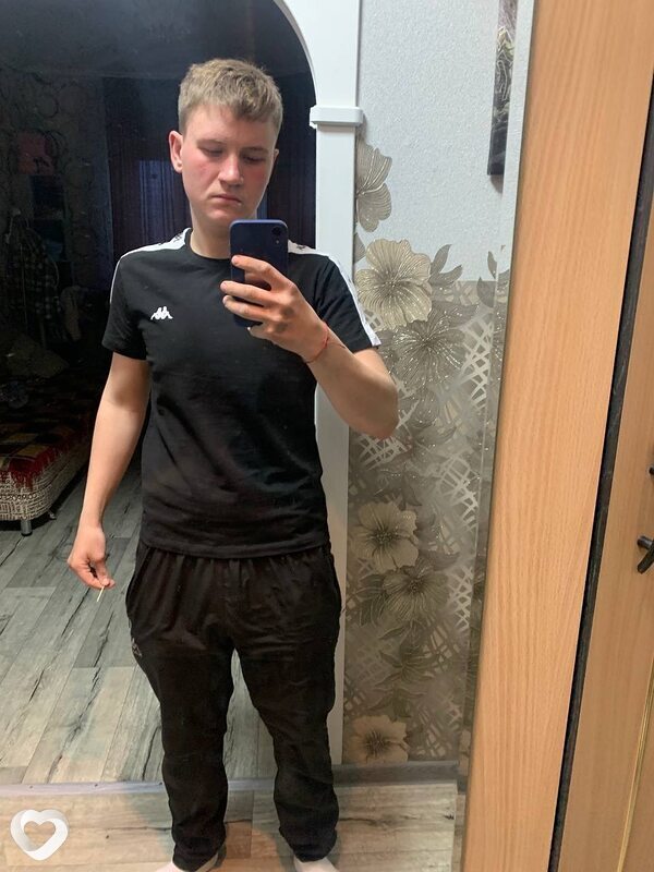 Николай, 21, Нижневартовске — анкета №1031843