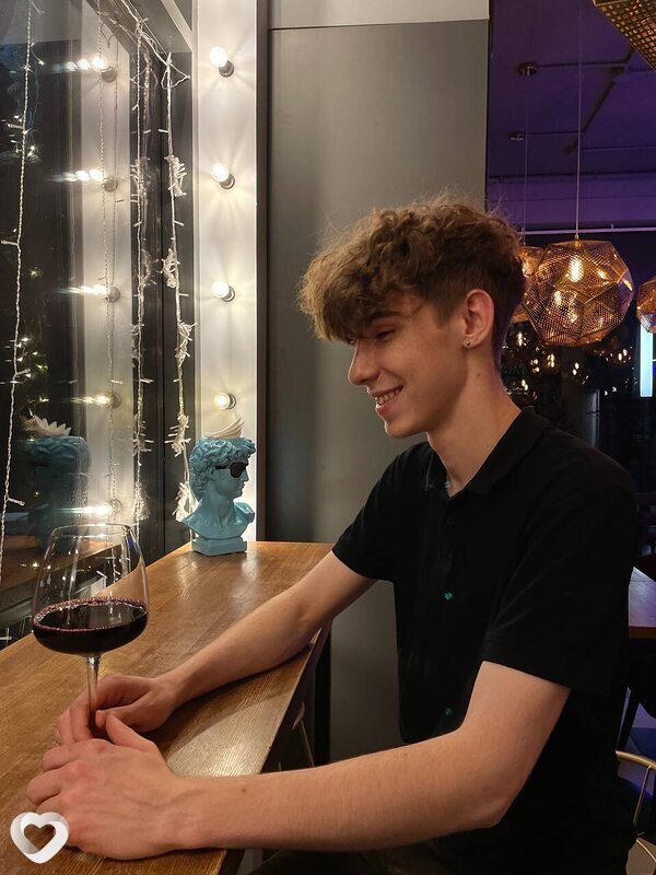 Юрий, 22, Москве — анкета №1037387
