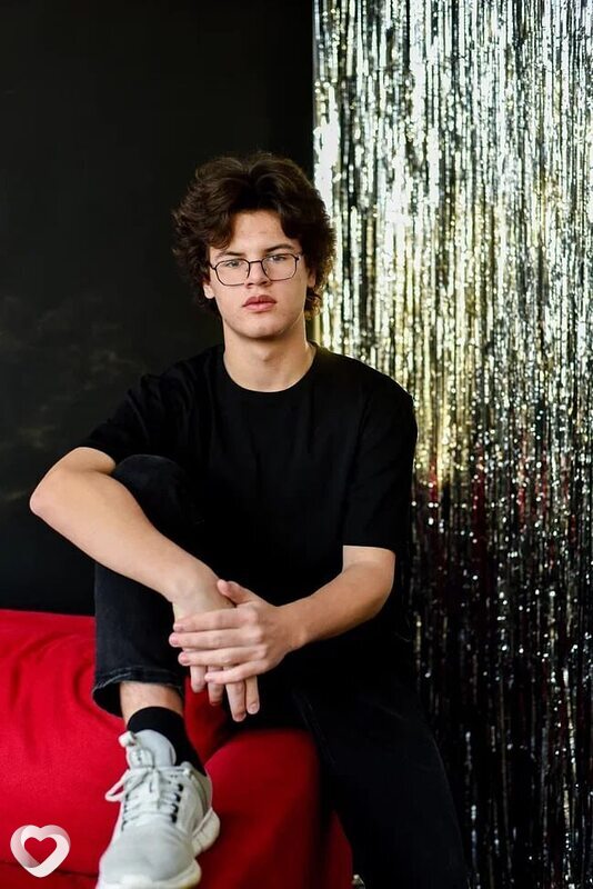 Александр, 20, Москве — анкета №1047319
