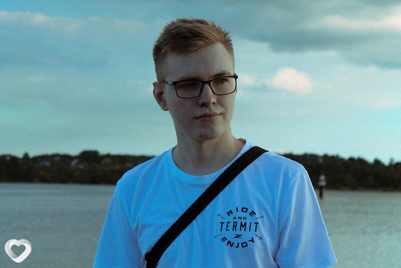Антон, 26, Череповце — анкета №1069527