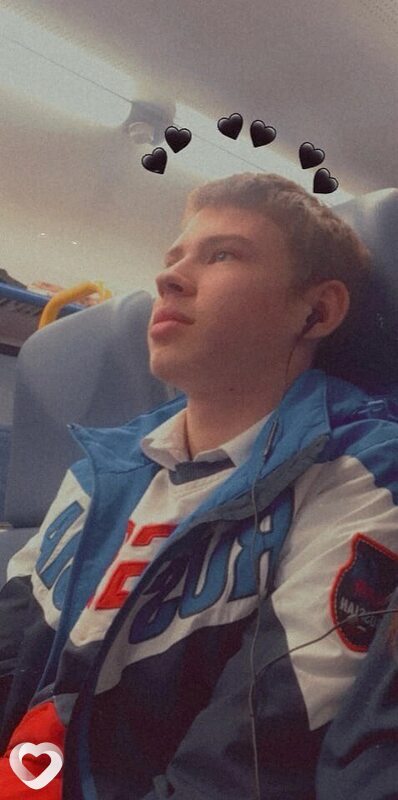 Максим, 21, Москве — анкета №1075626