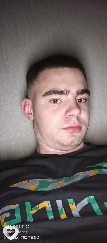Павел, 21, Бийске — анкета №1076137