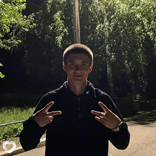 Артем, 21, Новоалтайске — анкета №1078552
