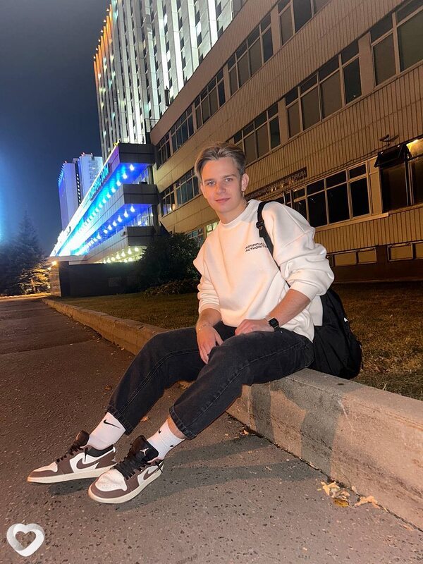 Макс, 22, Москве — анкета №1085052