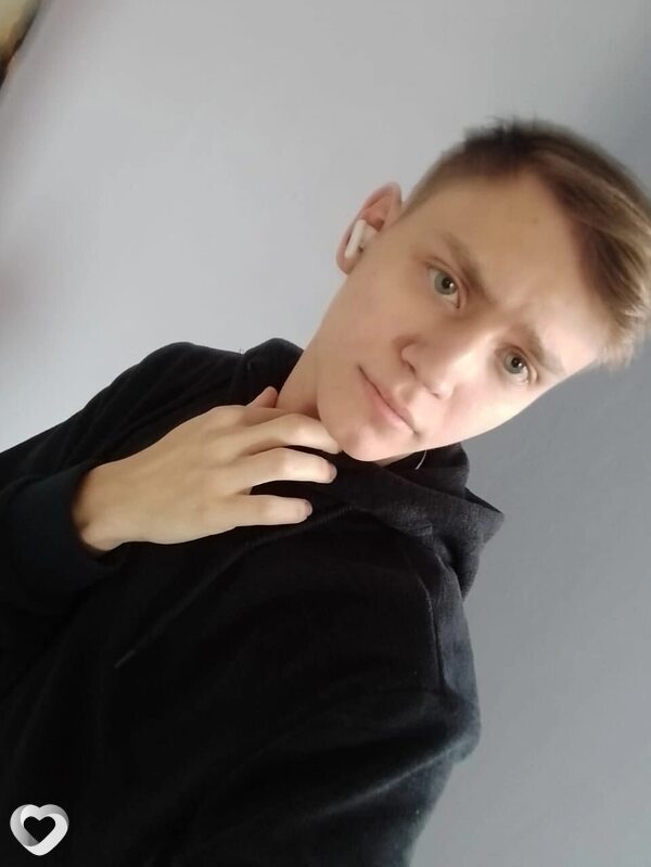 Максим, 21, Бердске — анкета №1085298