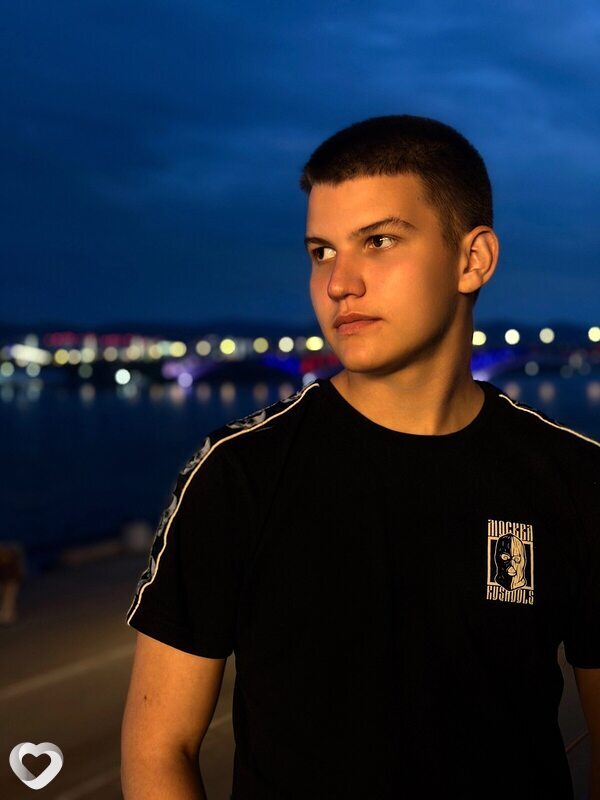 Александр, 18, Южно-Сахалинске — анкета №1086559