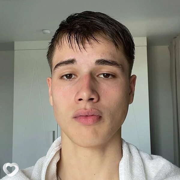 Александр, 20, Омске — анкета №1087344