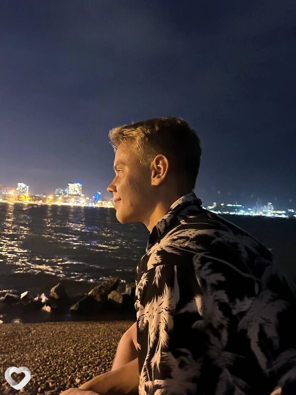 Евгений, 21, Красноярске — анкета №1089247