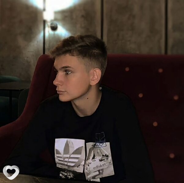 Витя, 23, Москве — анкета №1089386