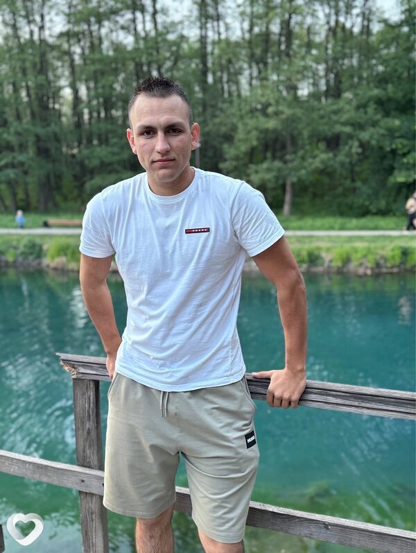 Антон, 24, Абакане — анкета №1096762