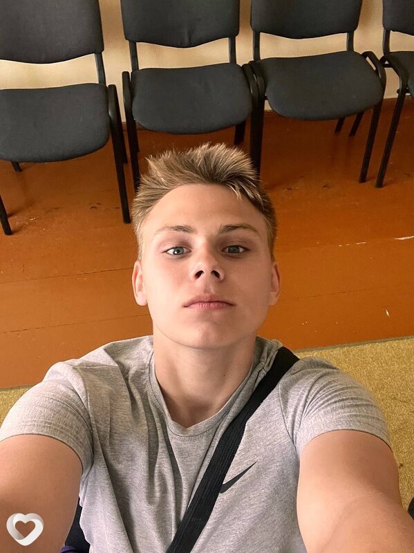 Антон, 20, Барановичах — анкета №1097182