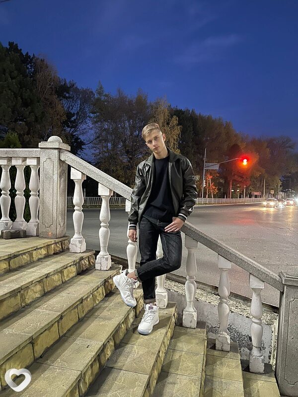 Илья, 21, Москве — анкета №1097569
