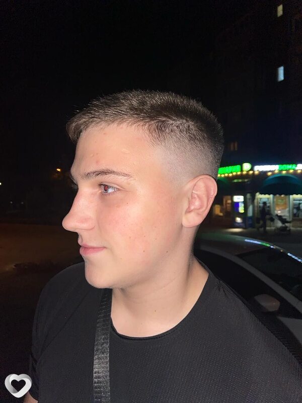 Артём, 21, Ейске — анкета №1103720