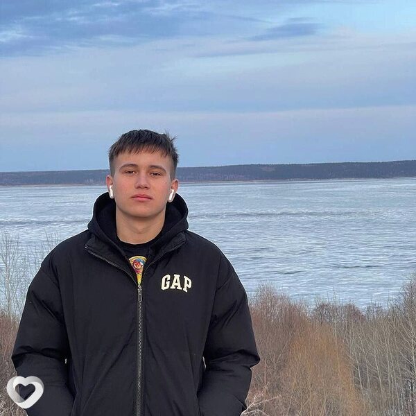 Толя, 20, Москве — анкета №1105367