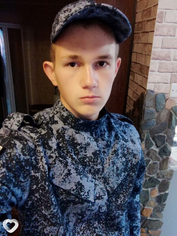 Илья, 23, Барнауле — анкета №1109457