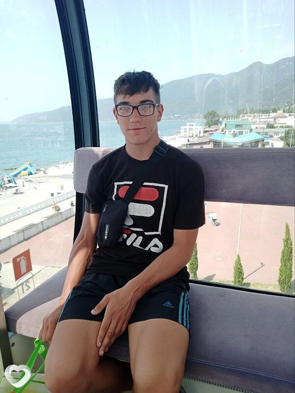 Павел, 21, Бийске — анкета №1109907