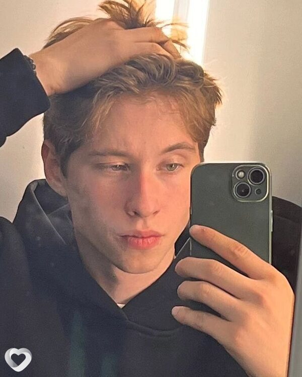 Андрей, 21, Санкт-Петербурге — анкета №1120702