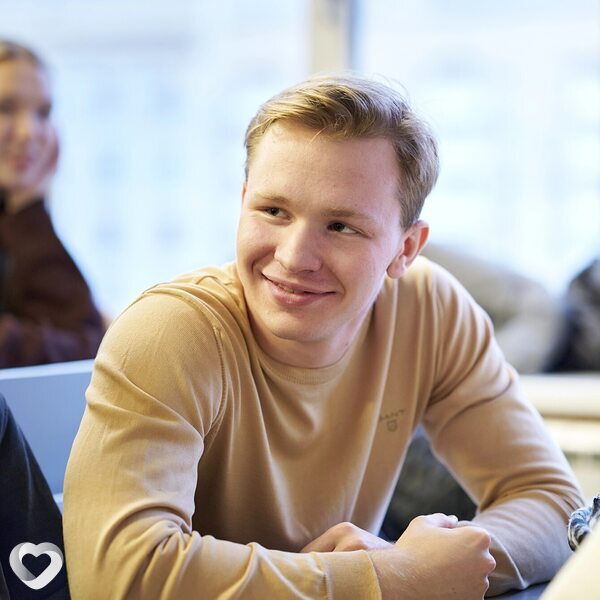 Максим, 20, Москве — анкета №1122399