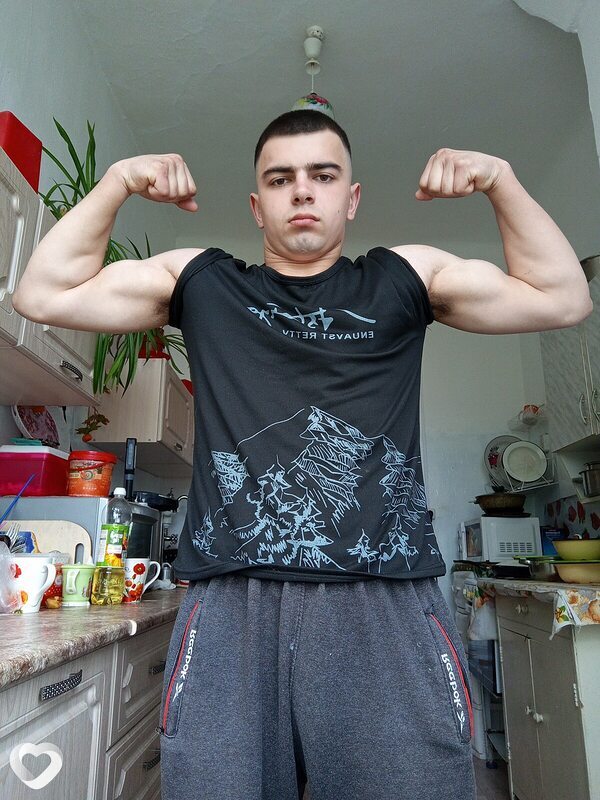 Вовчик, 21, Екатеринбурге — анкета №1122927