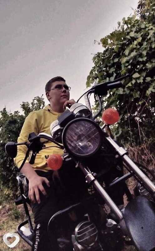 Антон, 21, Брянске — анкета №1142769