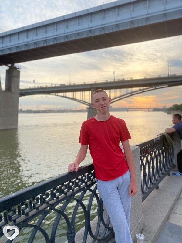 Назарий, 21, Москве — анкета №1156755