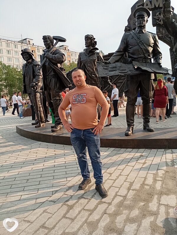 Али Али, Тында