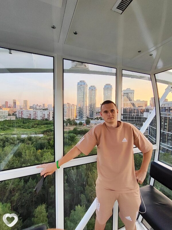 Илья, 21, Омске — анкета №1161528