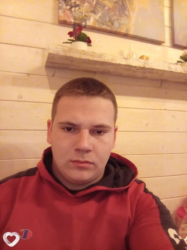 Кирилл, 22, Ейске — анкета №1169785