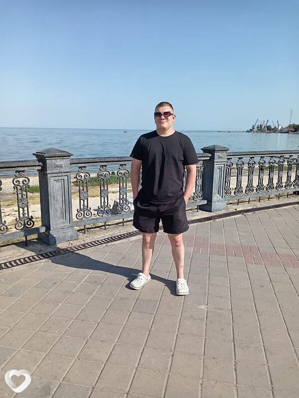 Артем, 23, Москве — анкета №1170798