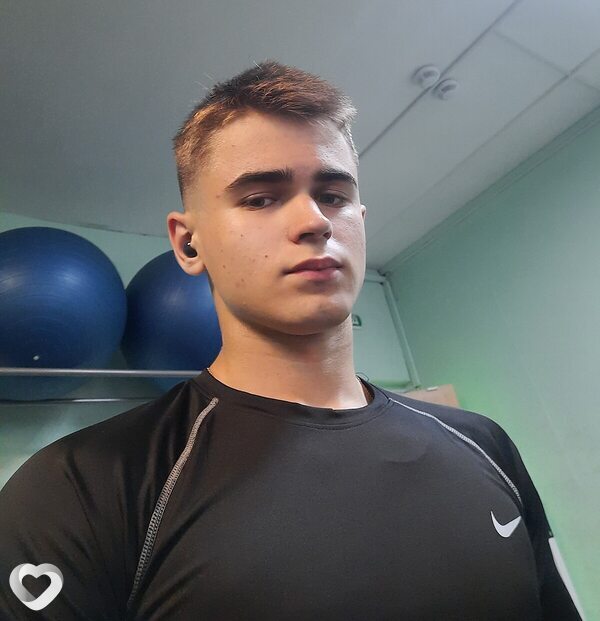 Сашка, 22, Омске — анкета №1174589