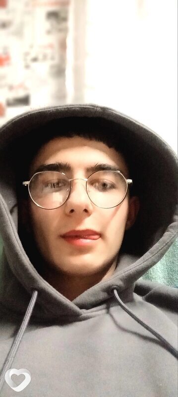 Кирилл, 20, Омске — анкета №1177038
