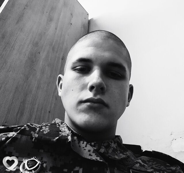 Артем, 20, Москве — анкета №1179381
