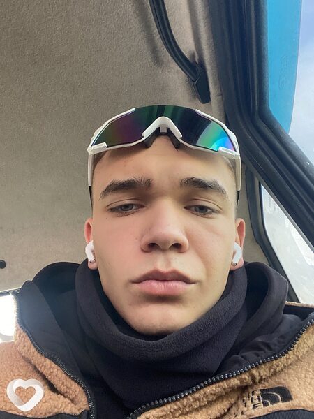 Артемий, 21, Барнауле — анкета №1179581