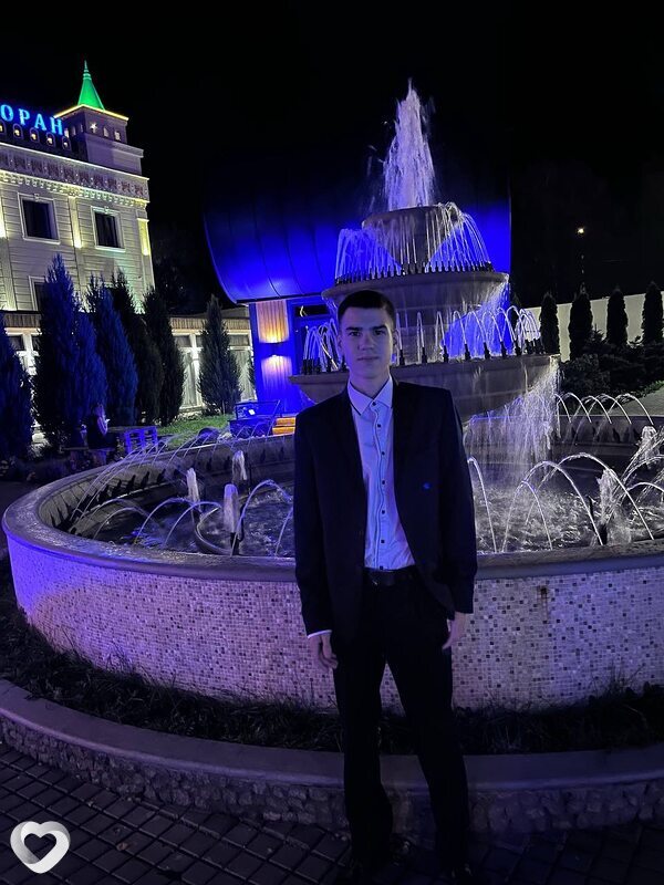 Юрий, 20, Москве — анкета №1180081