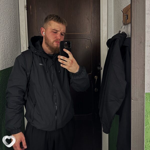 Андрей, Радом