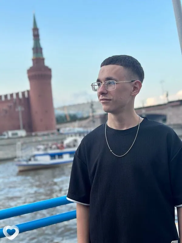 Виталий, 20, Горно-Алтайске — анкета №1191740