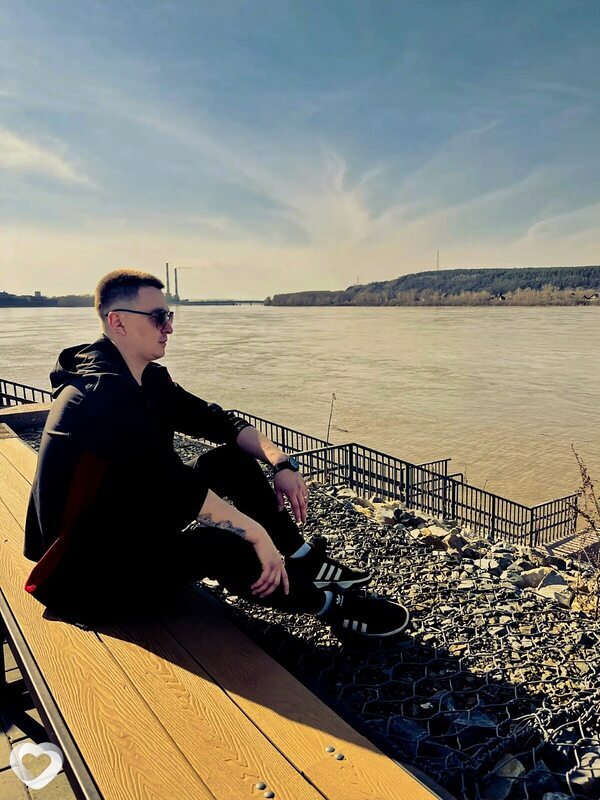 Alex Wolf, Пограничный