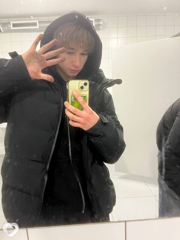 Артём, 21, Москве — анкета №1202042